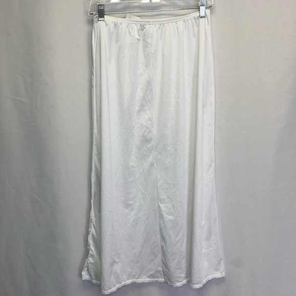 Vanity Fair® Satin Glance Half Slip 11711 - Picture 4 of 6